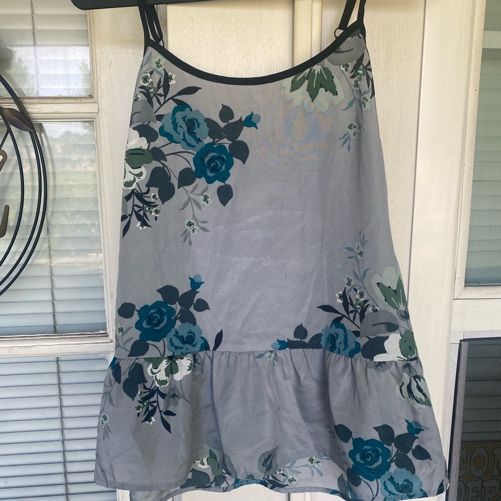 Womens blue flowery peplum tank top size small  fits like a juniors small